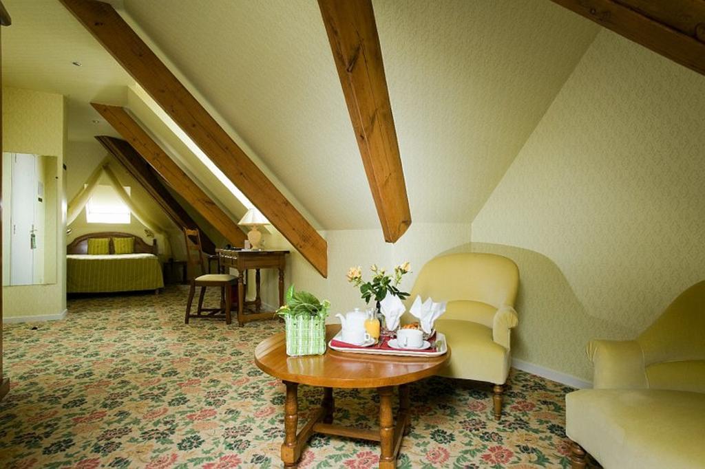 Logis - Belle Hotel, Lille-Ouest Bailleul  Kültér fotó