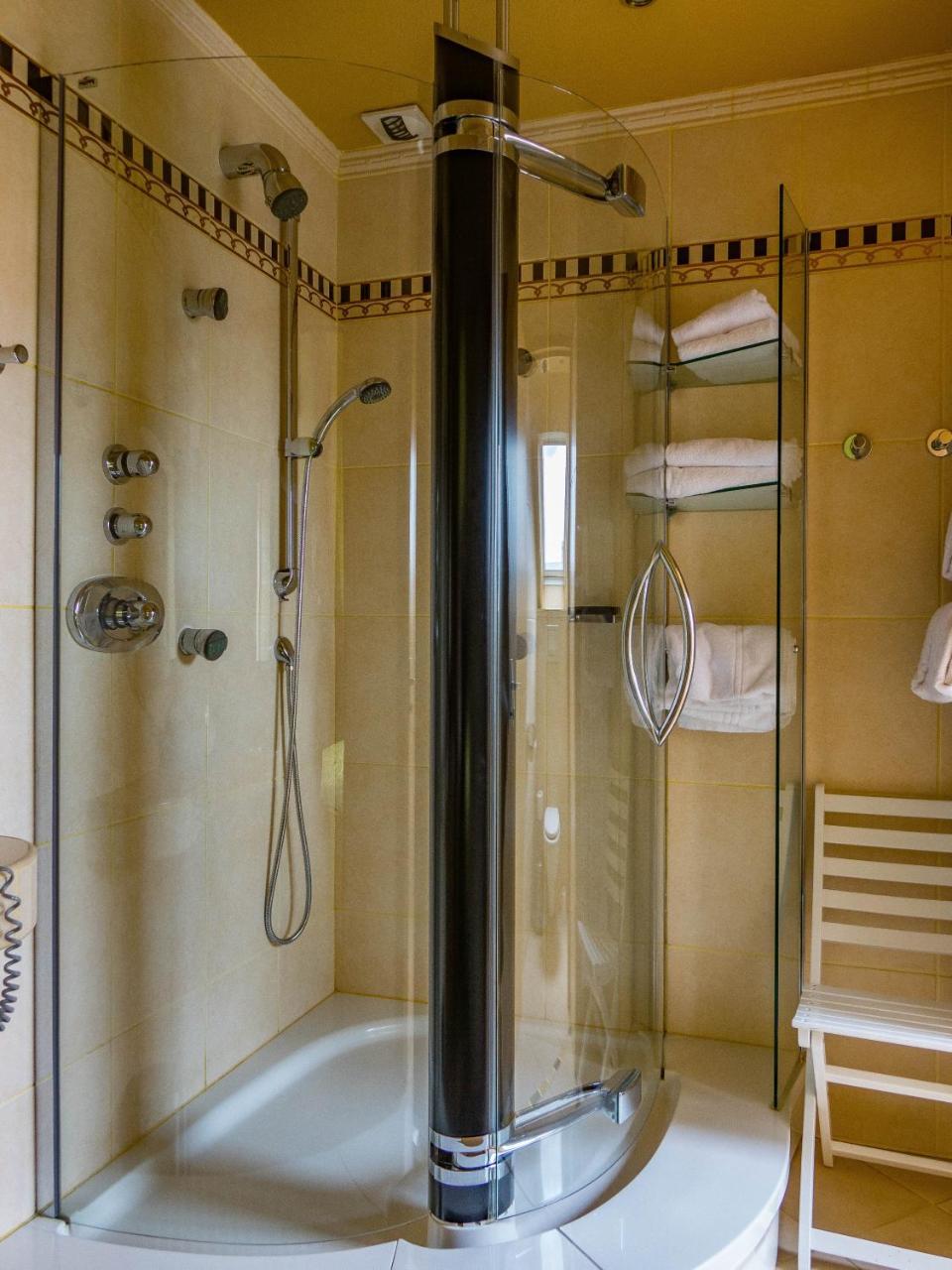Logis - Belle Hotel, Lille-Ouest Bailleul  Kültér fotó